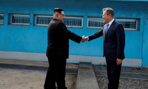 April. South Korean President Moon Jae-in and North Korean Chairman Kim Jong-un become the first Korean leaders to meet at DMZ since the end of Korean War. 
